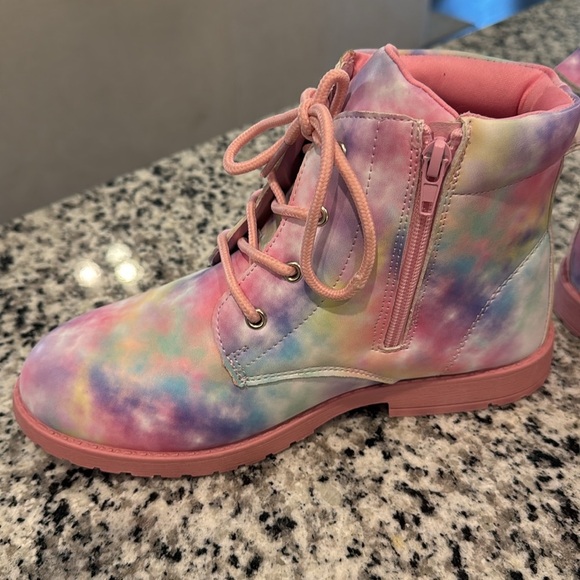FABKIDS NWOT Tie Dye Combat Boot Girls Colorful Pink Lace-Up Side Zip Size US 5 - Picture 9 of 10